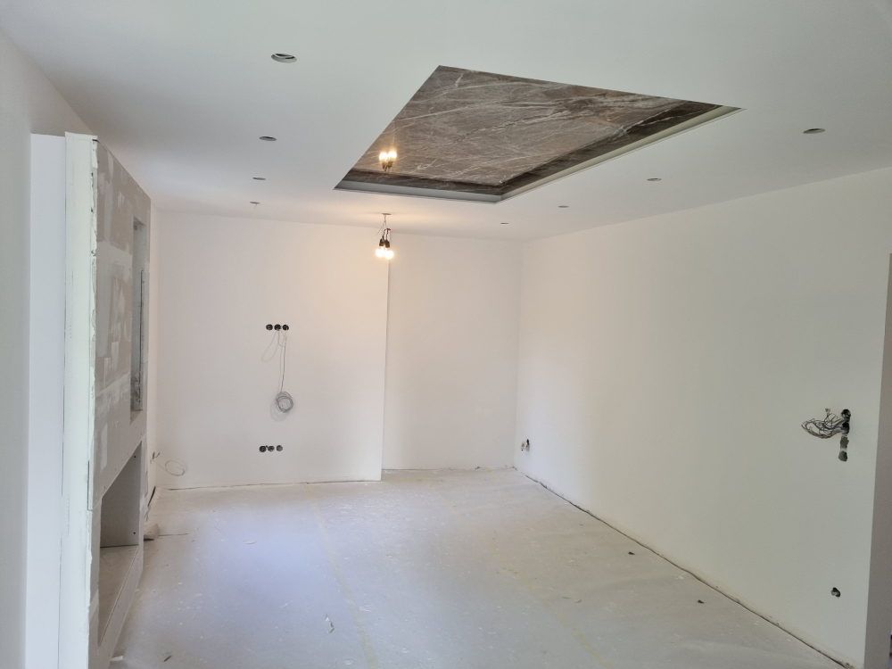 Trockenbau Projekt – Gipskartonwände in modernem Wohnungsbauprojekt